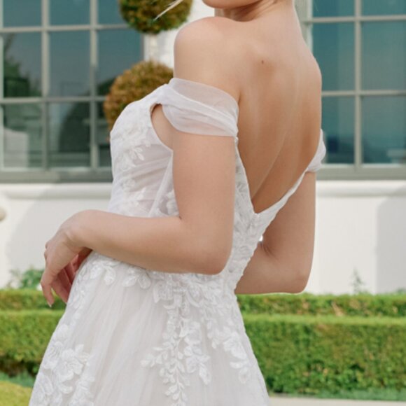 New Off The Shoulder White Bridal Gown w/ Floral Lace & Layered Skirt NX JE953 - Picture 10 of 11